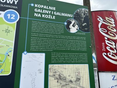 Plansza z informacją o kopalni na Kożle w pobliżu zajadu Pasja