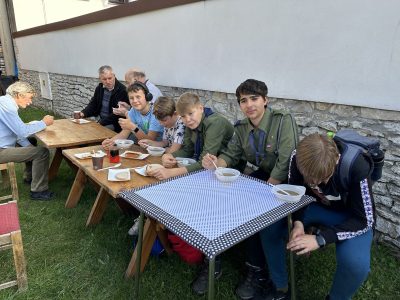 Konsumpcja smacznego rajdowego żurku