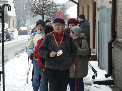 Przewodnik PTTK Włodzimierz Kubiczek (główny organizator) na czele grupy
