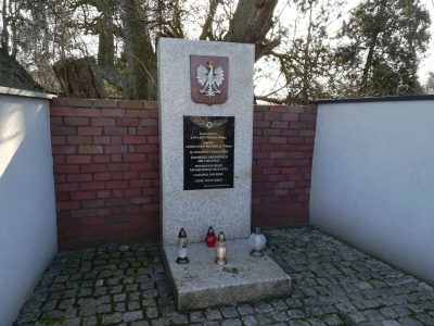 Pomnik żołnierzy „Orła Białego” - powieszonych przez Niemców -03.12.1941r.
