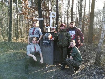 Pomnik pomordowanych partyzantów z oddz. „Ordona” - na Grońcu