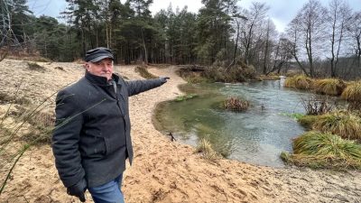 Włodzimierz Wieczorek (70 l.) ze Związku Stowarzyszeń Zielony Ring Przemszy. Organizacje i społecznicy walczą o ocalenie trzech zagrożonych rzek. Jedną z nich jest piękna rzeka Biała.