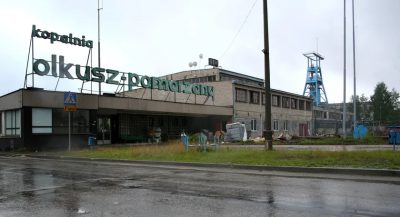 Kopalnia Olkusz-Pomorzany przez 60 lat pompowała na zewnątrz wodę z podziemnych wyrobisk. Korzyści były obopólne. Kopalnia prowadziła wydobycie rud cynku, a rzeki odzyskiwały wodę. Traciły ją na skutek podziemnej działaności kopalni.